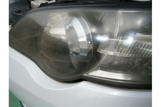 ヘッドライト磨きます 簡易ですが 車検 1年点検は無料 実績報告 車修理 板金 塗装 石川自動車通信 車のパーツ取り付けなら東大阪市の石川自動車へ