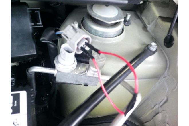 ダイハツ エッセ（L235S）エアコン入れるとコンプレッサーON OFF 